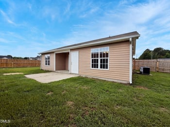 102 Reebe Cir, Selma, NC 27576