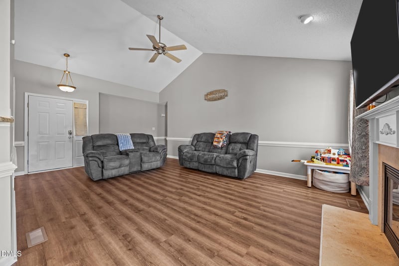 102 Remington Dr, Coats, NC 27521