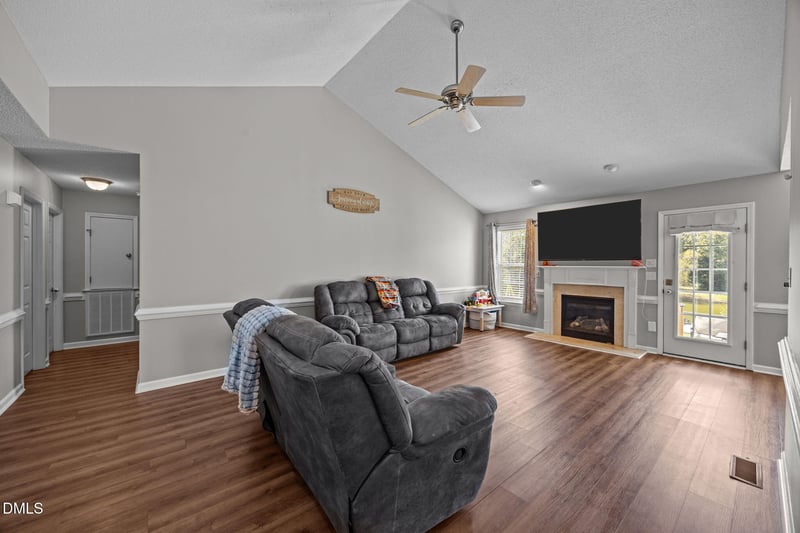 102 Remington Dr, Coats, NC 27521