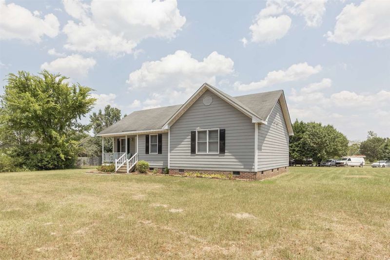 102 Riders Ridge Ln, Willow Springs, NC 27592
