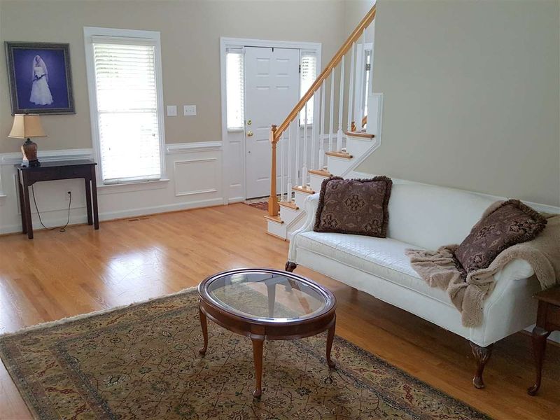 102 Rivergreen Ct, Cary, NC 27518