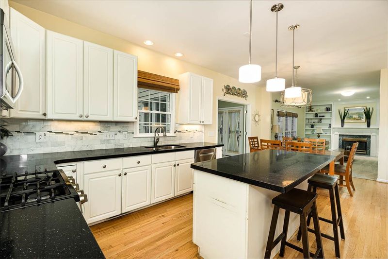 102 Rodwell Ct, Cary, NC 27518
