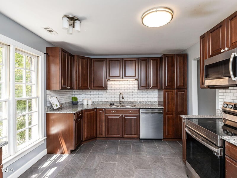 102 Sanair Ct, Apex, NC 27502