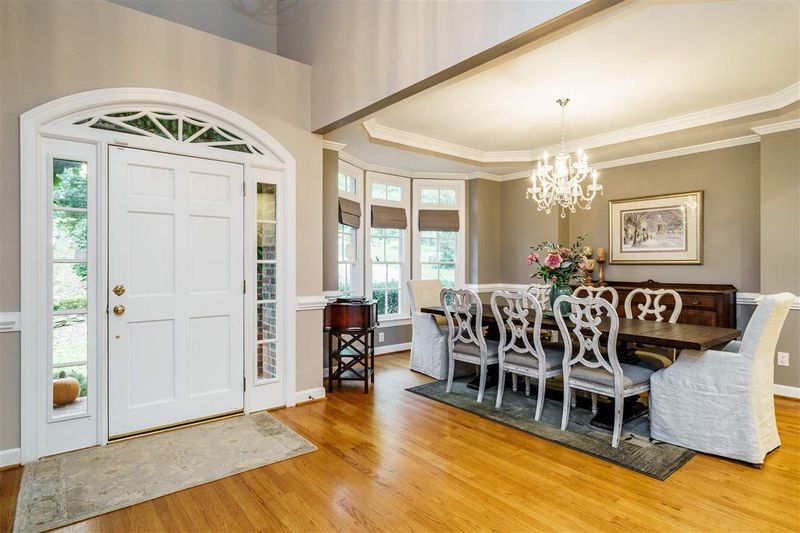 102 Scotwinds Ct, Cary, NC 27518