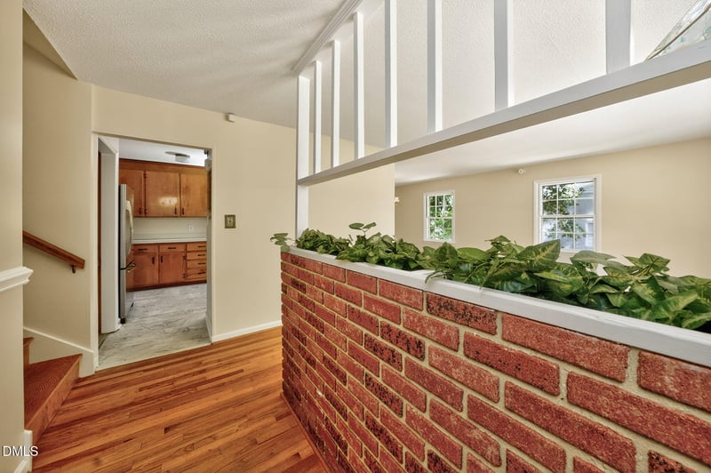 102 Shirley Dr, Cary, NC 27511