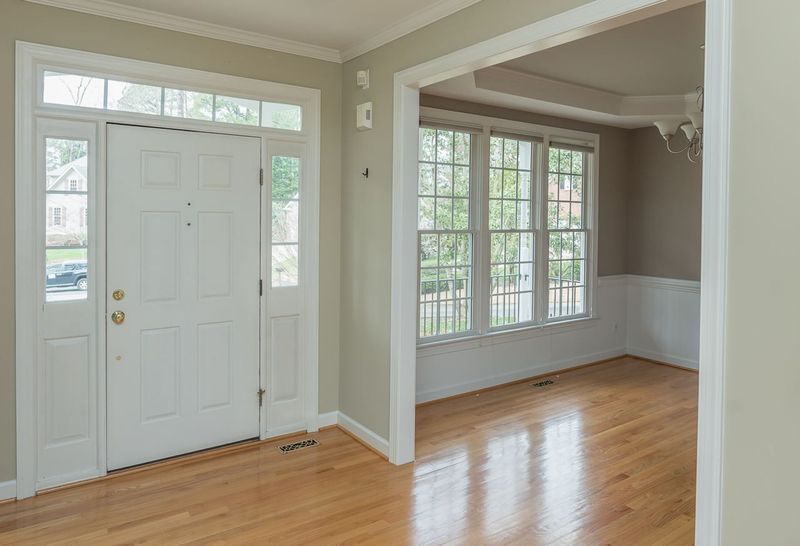 102 Silverado Trl, Cary, NC 27519