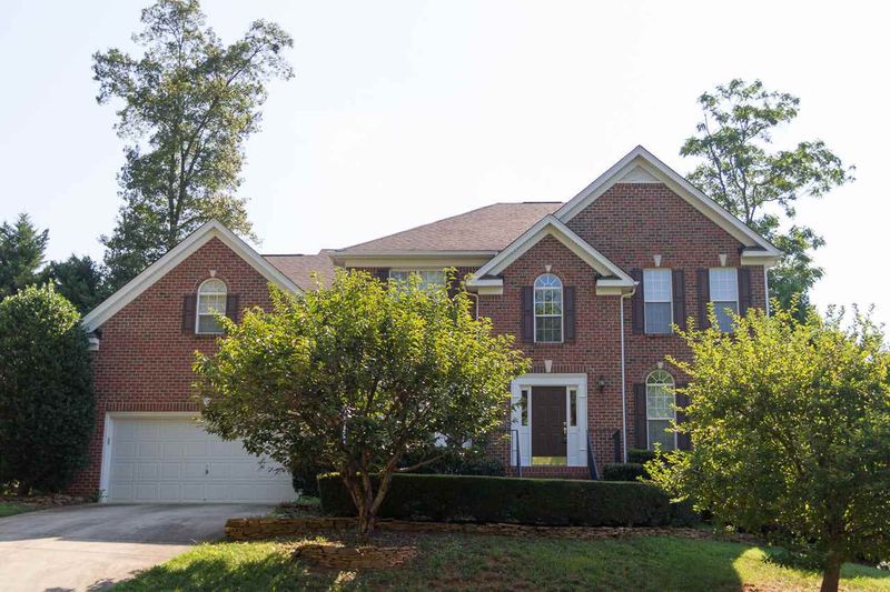 102 Somersview Dr, Chapel Hill, NC 27514