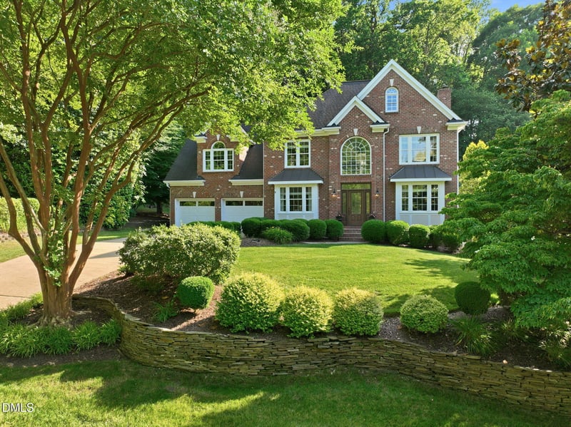 102 Southglen Dr, Cary, NC 27518