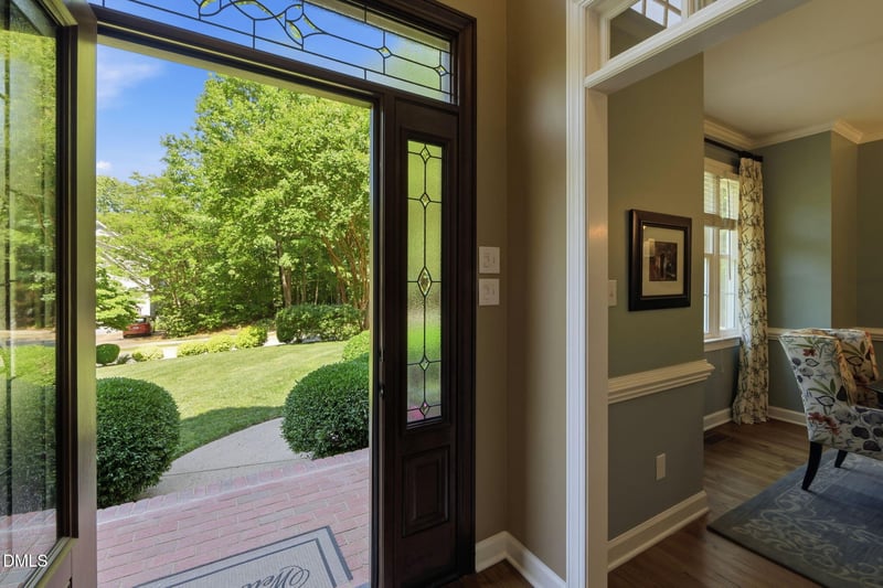 102 Southglen Dr, Cary, NC 27518