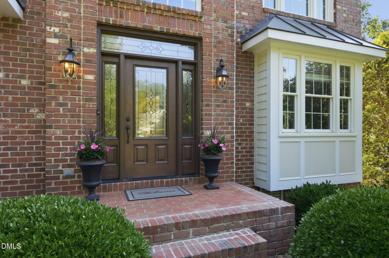 102 Southglen Dr, Cary, NC 27518