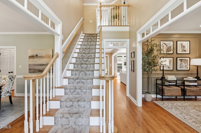 102 Southglen Dr, Cary, NC 27518