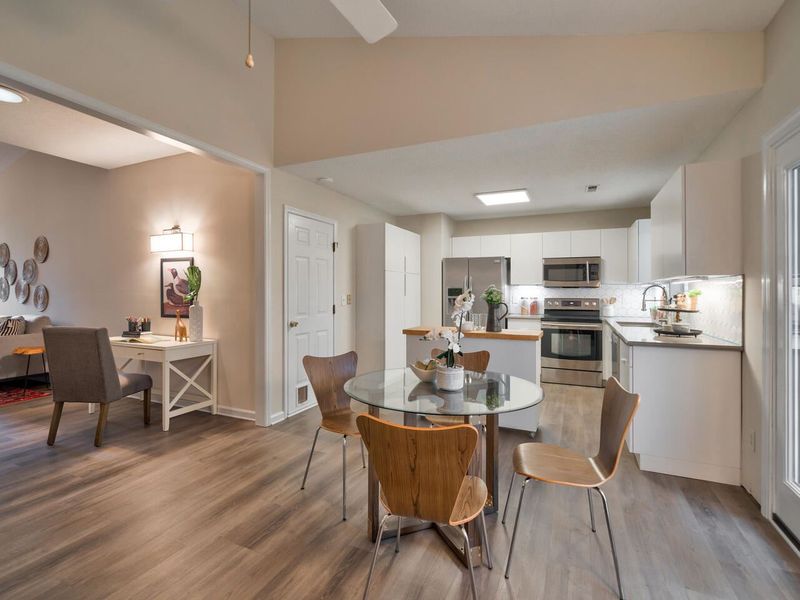 102 St Thomas Dr, Chapel Hill, NC 27517