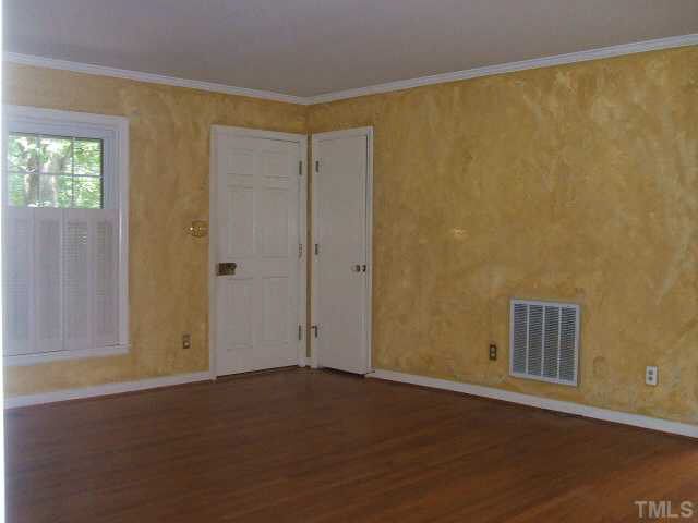 102 Stateside Dr, Chapel Hill, NC 27514