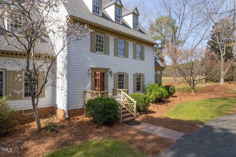 102 Sturbridge Ln, Chapel Hill, NC 27516