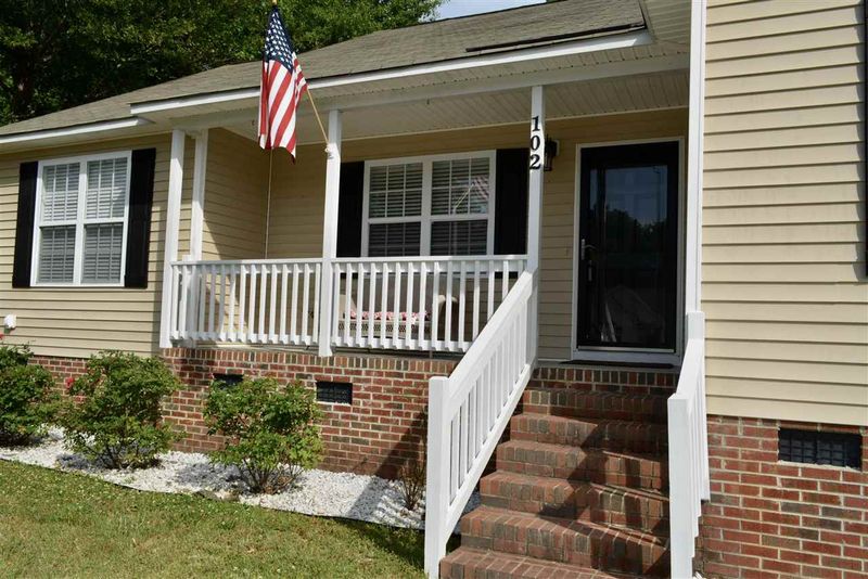 102 Thompson Dr, Selma, NC 27576