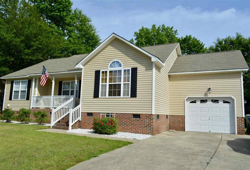 102 Thompson Dr, Selma, NC 27576