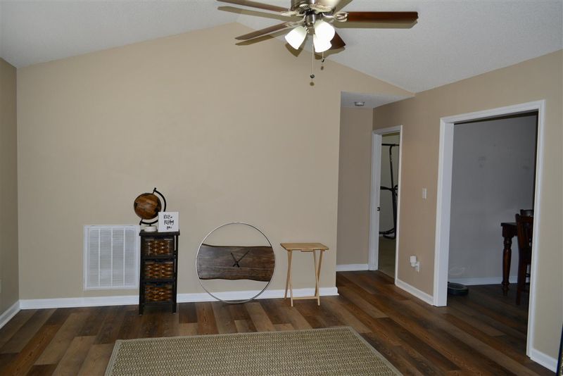 102 Thompson Dr, Selma, NC 27576