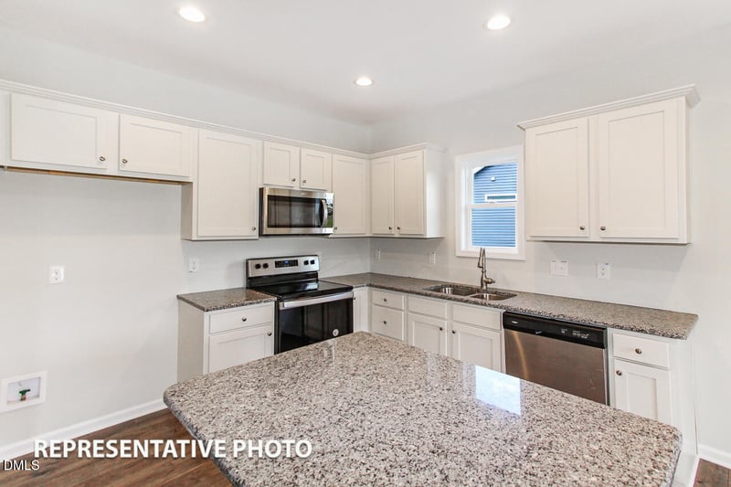 102 Tigris Ct, Zebulon, NC 27597