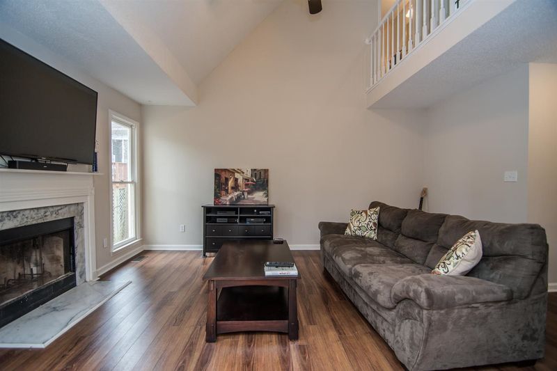 102 Topsail Ct, Cary, NC 27511