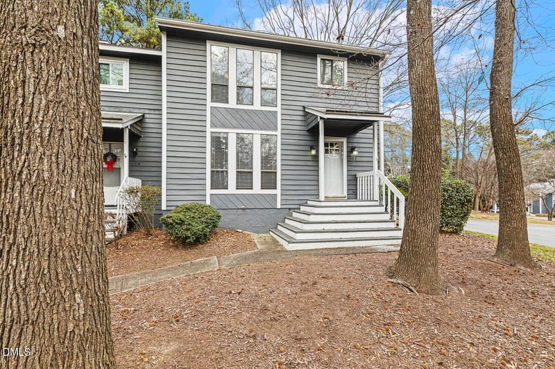 102 Tracy Ct, Cary, NC 27513