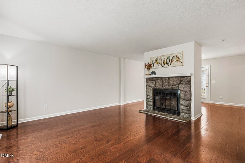 102 Tracy Ct, Cary, NC 27513