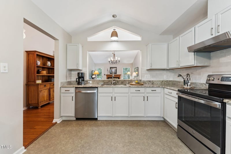 102 Trailview Dr, Cary, NC 27513