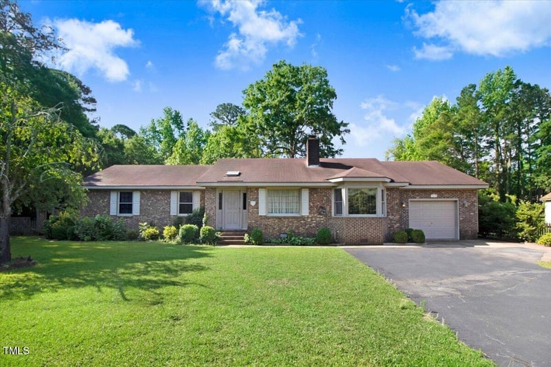 102 Trollingwood Dr, Goldsboro, NC 27534
