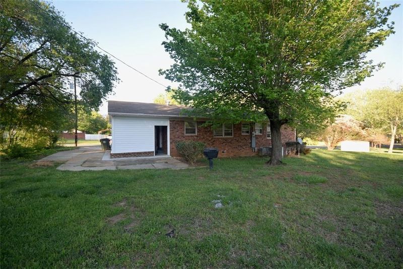 102 Walker Ct, Mebane, NC 27302