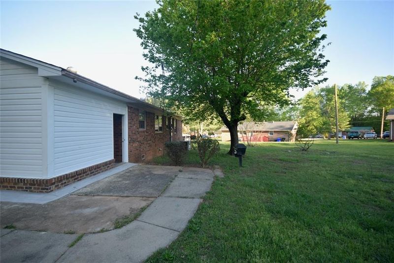 102 Walker Ct, Mebane, NC 27302