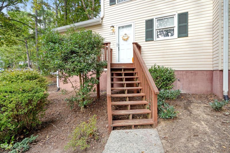 102 Weatherstone Dr #E, Chapel Hill, NC 27514