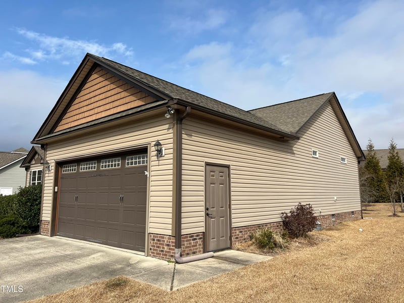102 Westchase Dr, Clayton, NC 27527