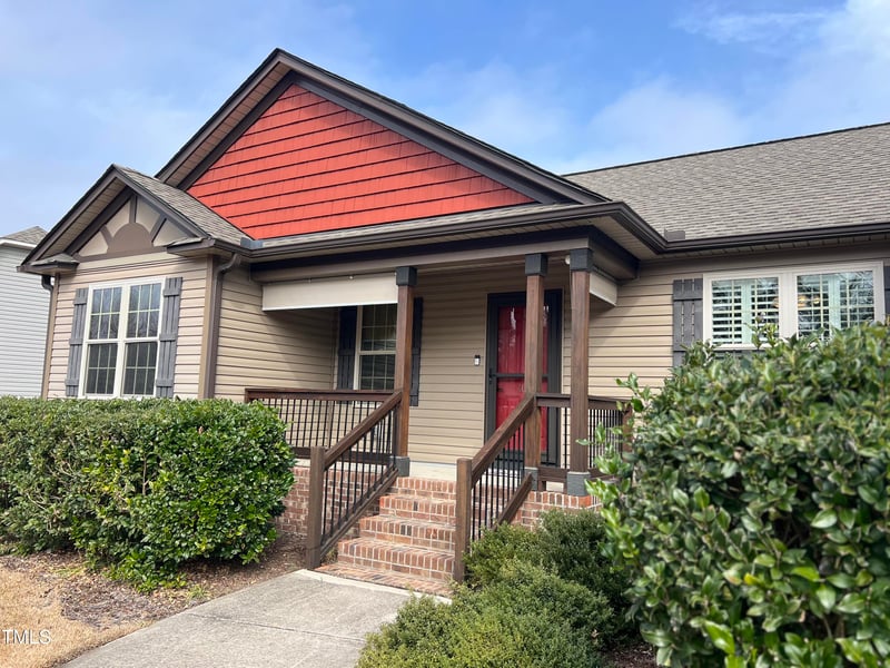 102 Westchase Dr, Clayton, NC 27527