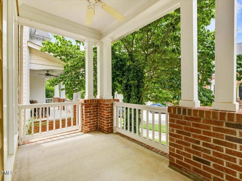 102 Westside Dr, Chapel Hill, NC 27516