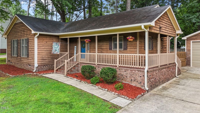 102 Whithorne Dr, Garner, NC 27529