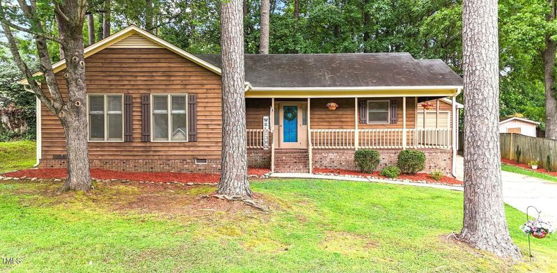 102 Whithorne Dr, Garner, NC 27529