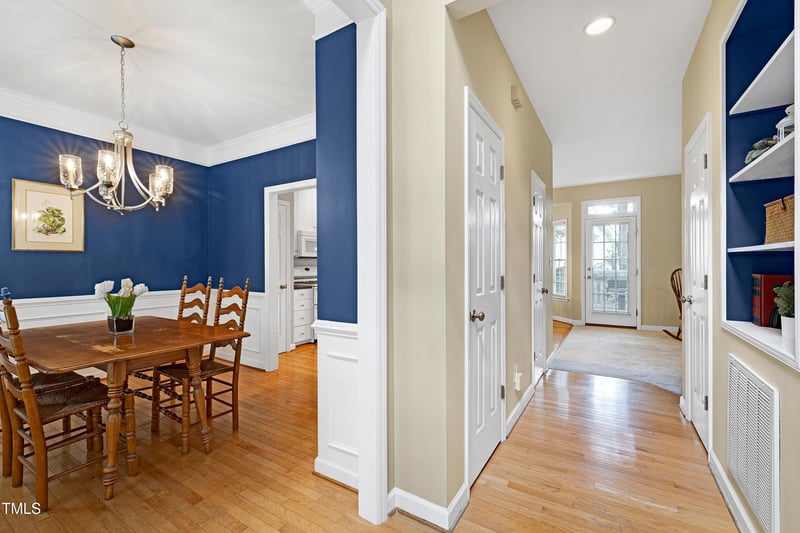 102 Whitlock Ln, Cary, NC 27513