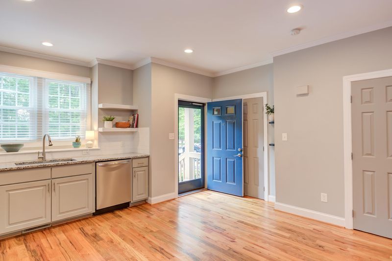 102 Windbyrne Dr, Cary, NC 27513
