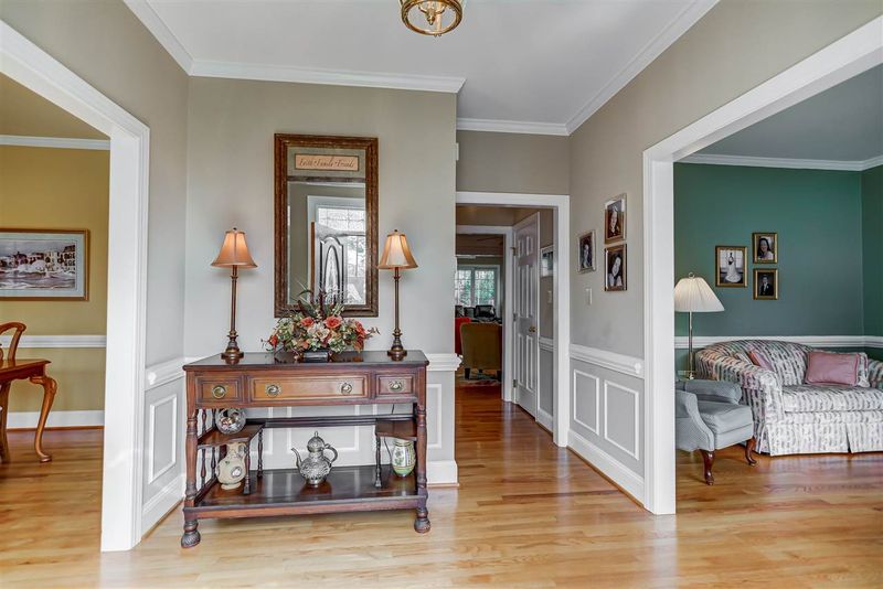 102 Windfall Ct, Cary, NC 27518