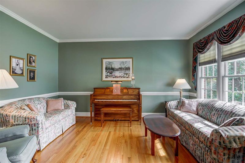 102 Windfall Ct, Cary, NC 27518