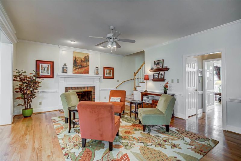 102 Windfall Ct, Cary, NC 27518