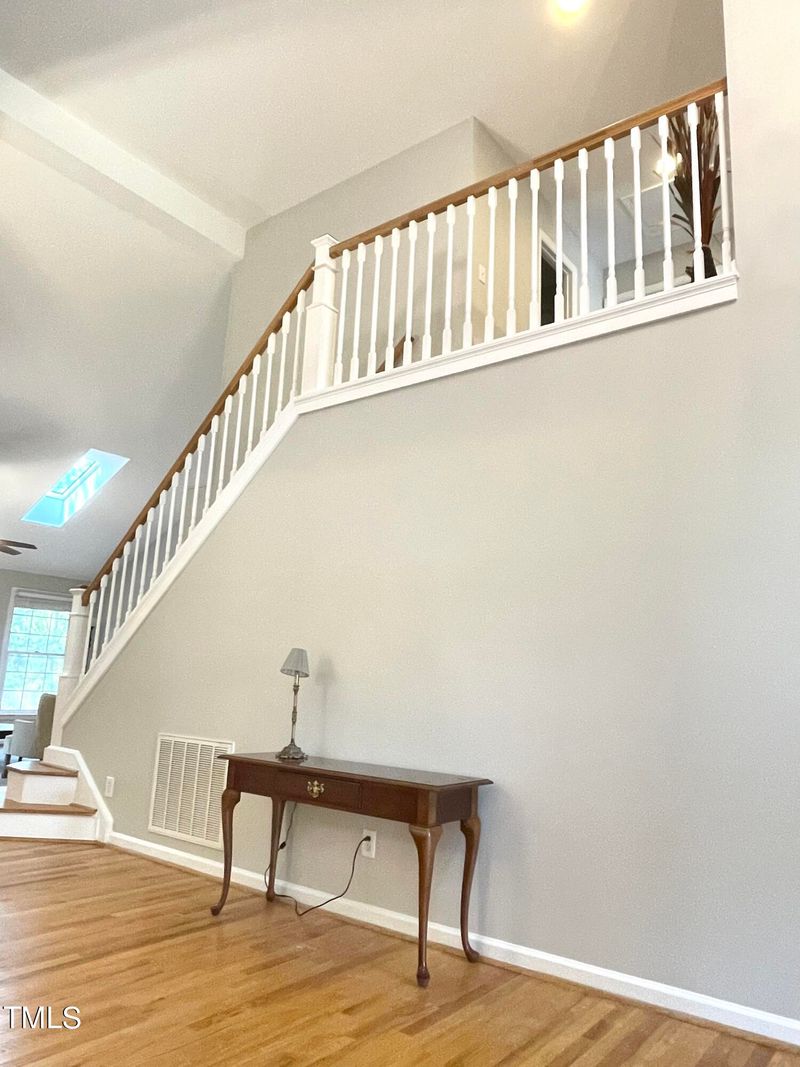 102 Windhover Dr, Chapel Hill, NC 27514