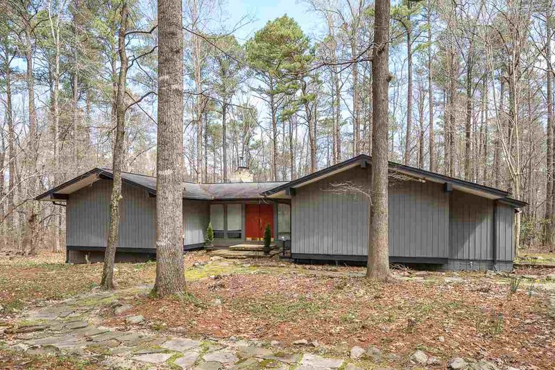 102 Wolfs Trl, Chapel Hill, NC 27516