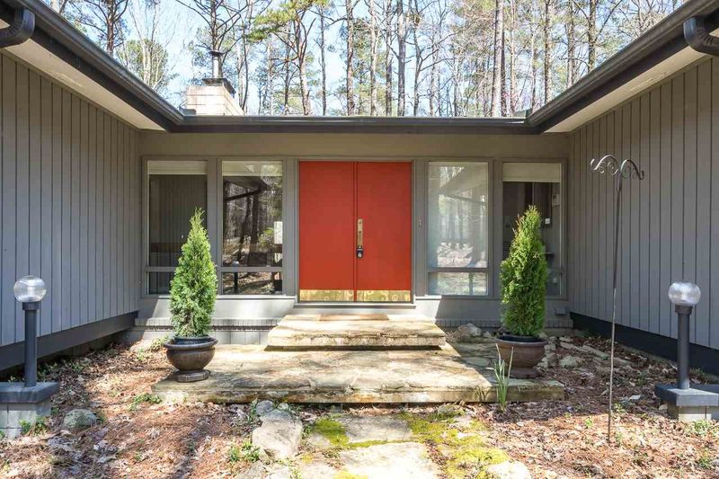 102 Wolfs Trl, Chapel Hill, NC 27516