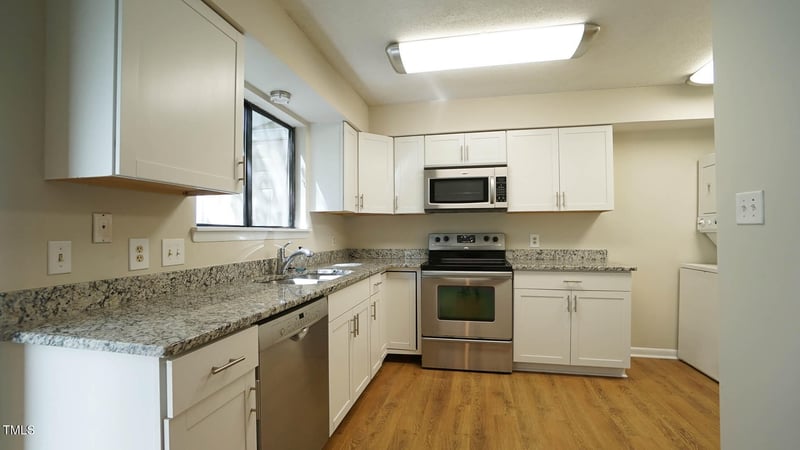 1020 Bend Dr, Raleigh, NC 27609