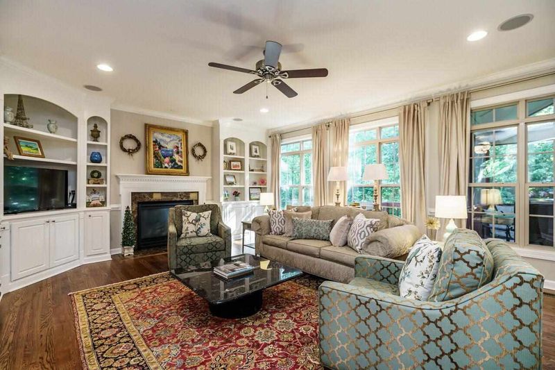 1020 Kennicott Ave, Cary, NC 27513