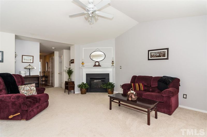 1020 Narcissus Ct, Clayton, NC 27520