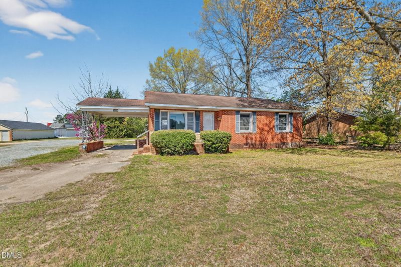 1020 S Pollock St, Selma, NC 27576