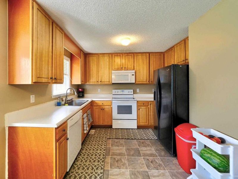 1020 S Willhaven Dr, Fuquay Varina, NC 27526