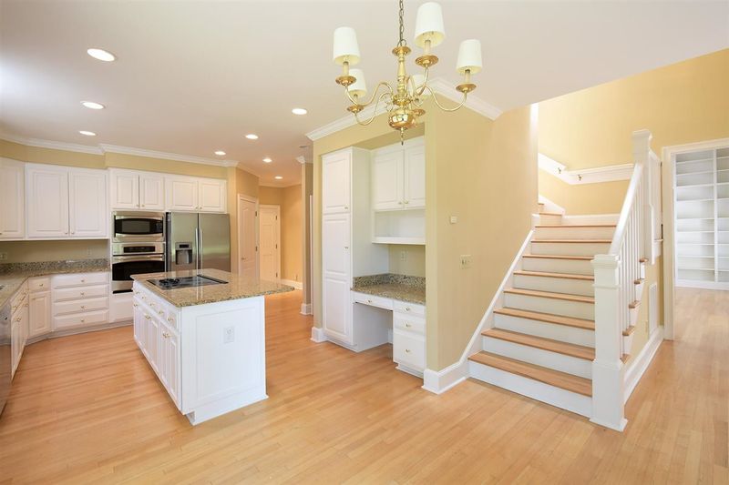 10205 Governors Dr, Chapel Hill, NC 27517