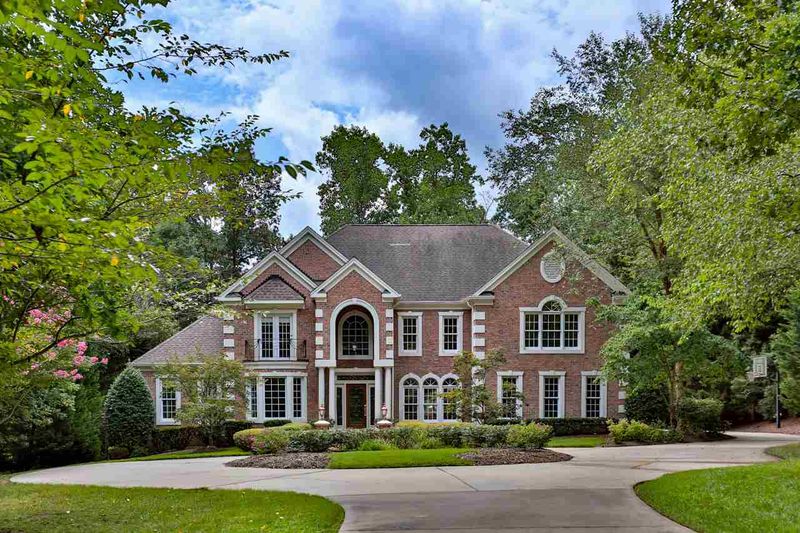 10209 Governors Dr, Chapel Hill, NC 27517